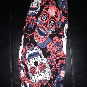 Skull leggings NWT